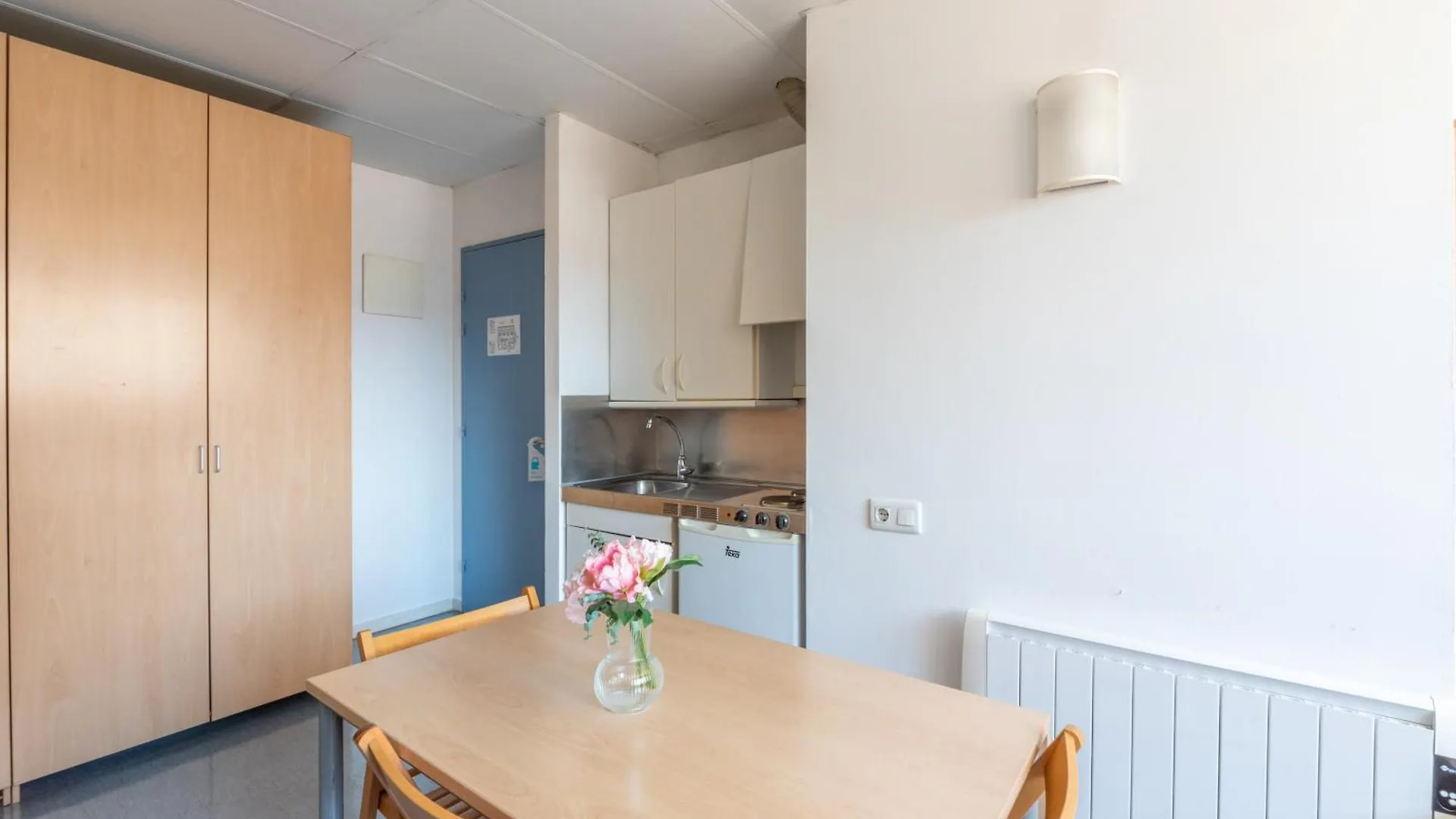 Apartment Residencia Universitaria Resa Lesseps Barcelona