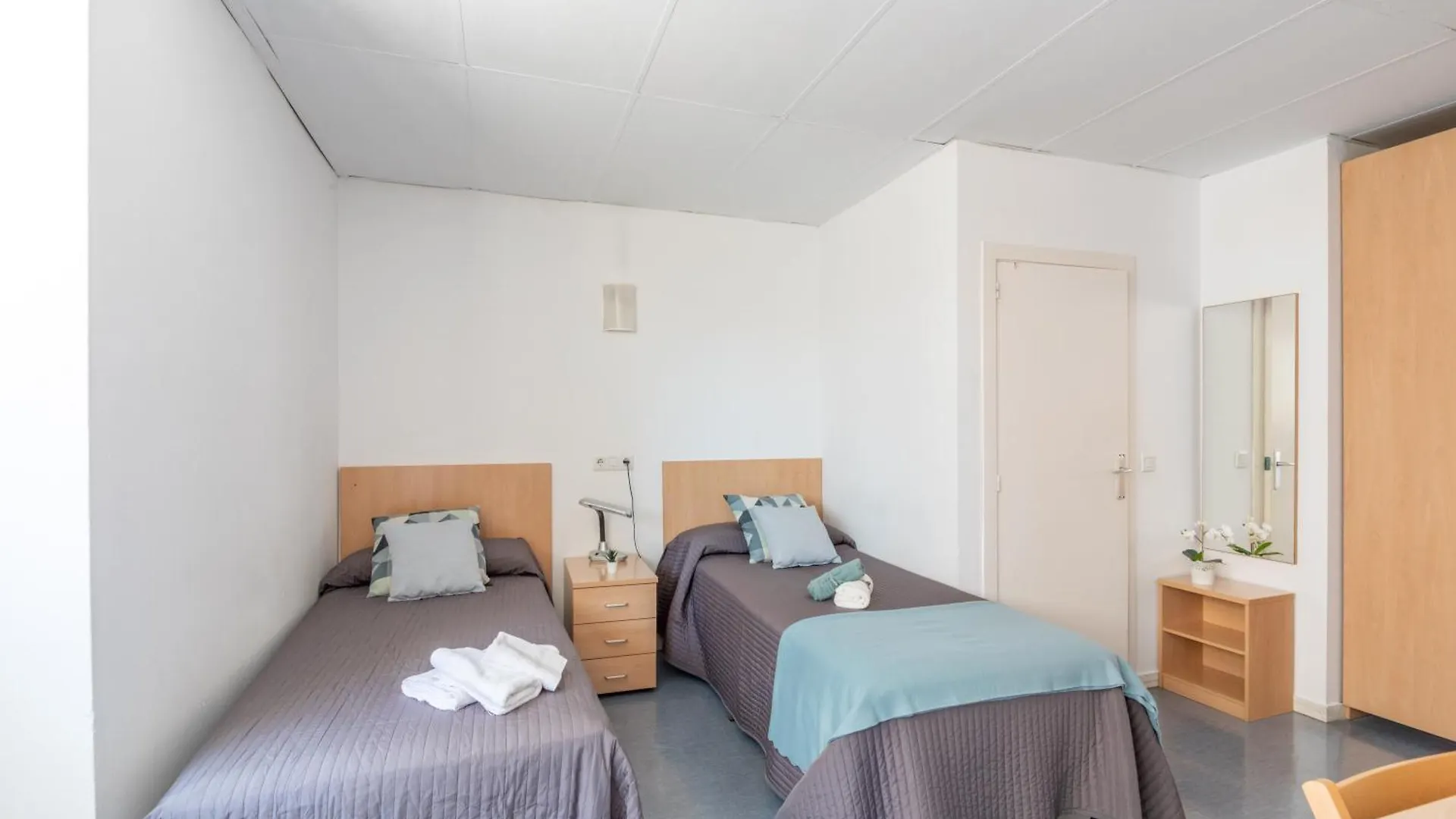 Residencia Universitaria Resa Lesseps Barcelona Apartment