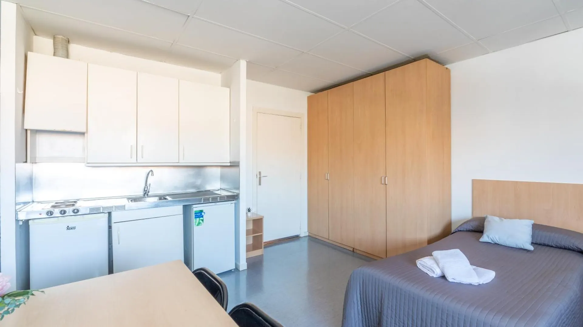 Residencia Universitaria Resa Lesseps Barcelona Apartment